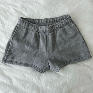 Aritzia TNA Cozy Fleece Boyfriend Basic 3” Sweatshort in Heather Dover Grey XS
